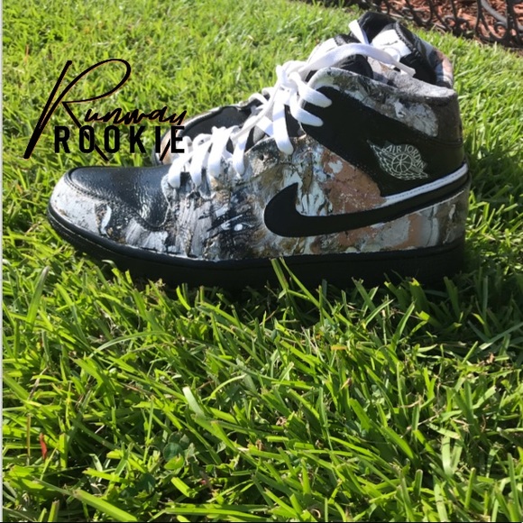 Custom Jordan Mid 1’s main image 5